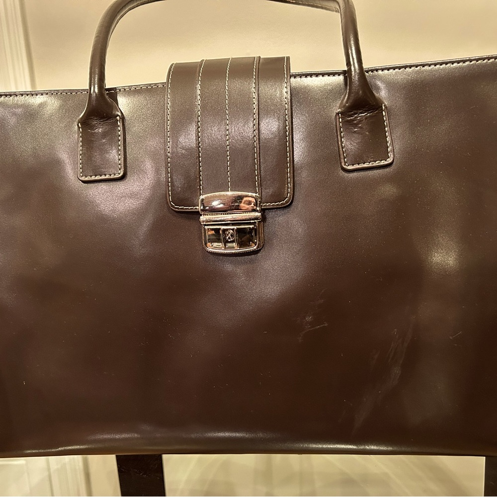 Great shoulder satchel, with three large beam pockets